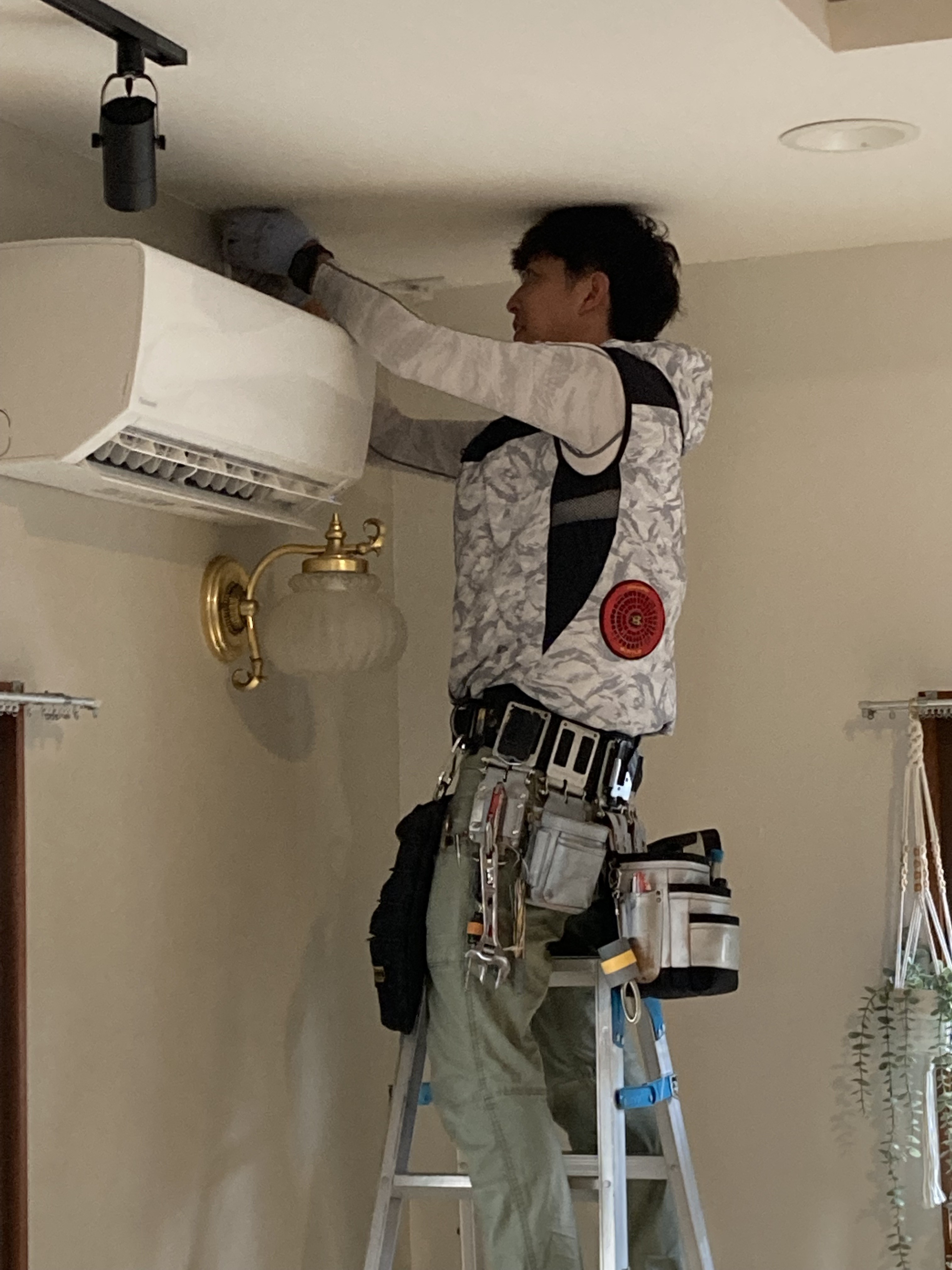 エアコンの新規設置工事を実施いたしました!