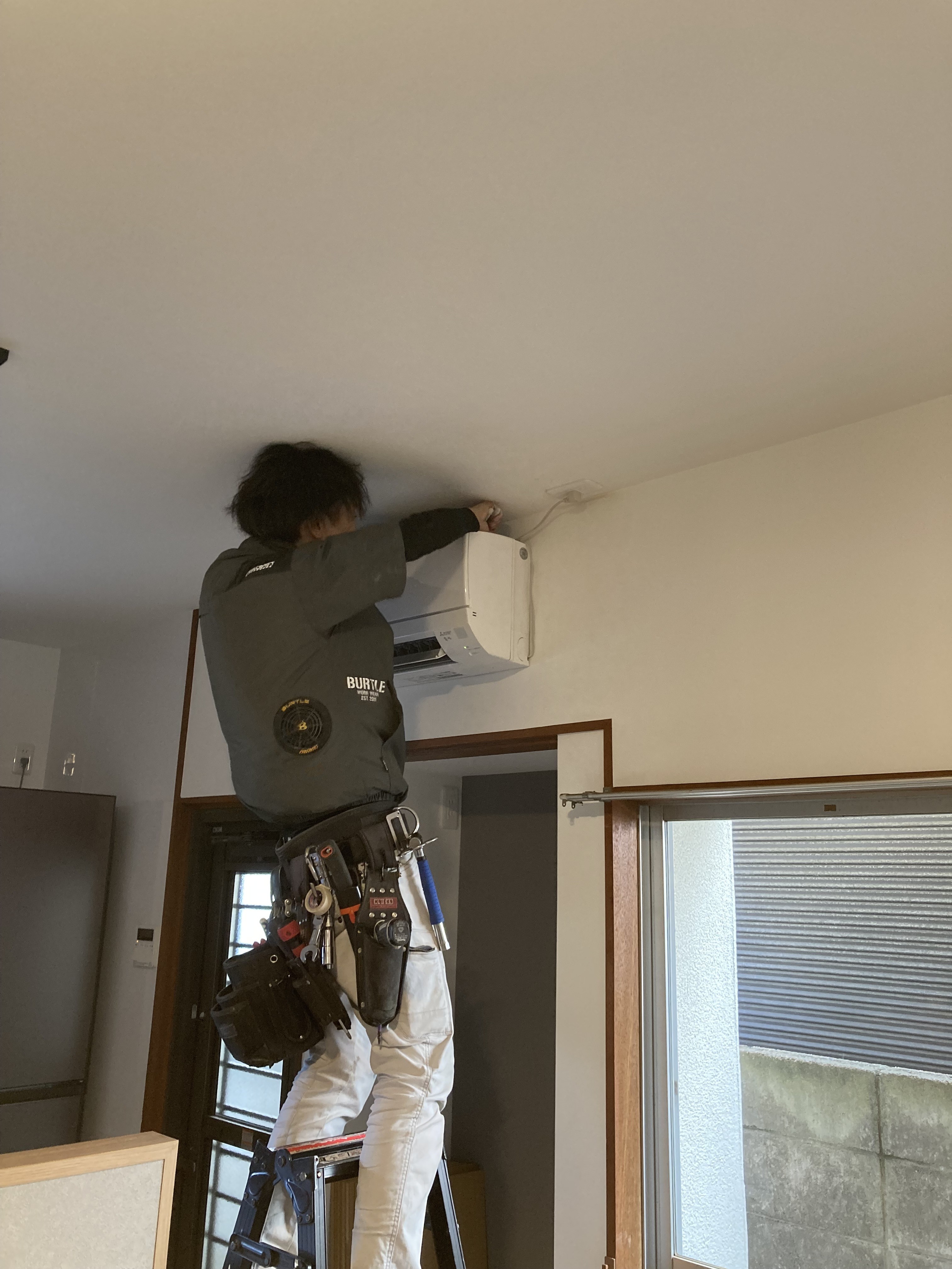 エアコンの新規設置工事を実施いたしました!