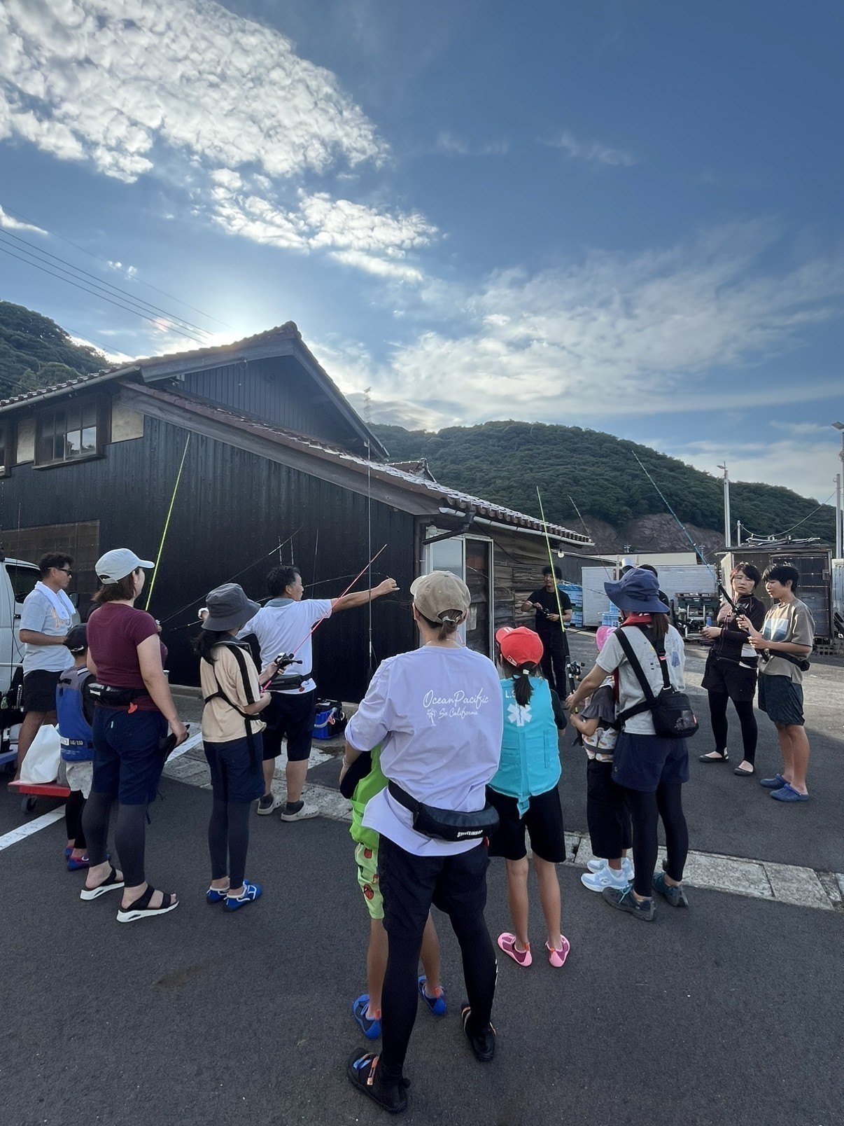 夏本番！社長発案のファミリーイカ釣り大会に行ってきました！