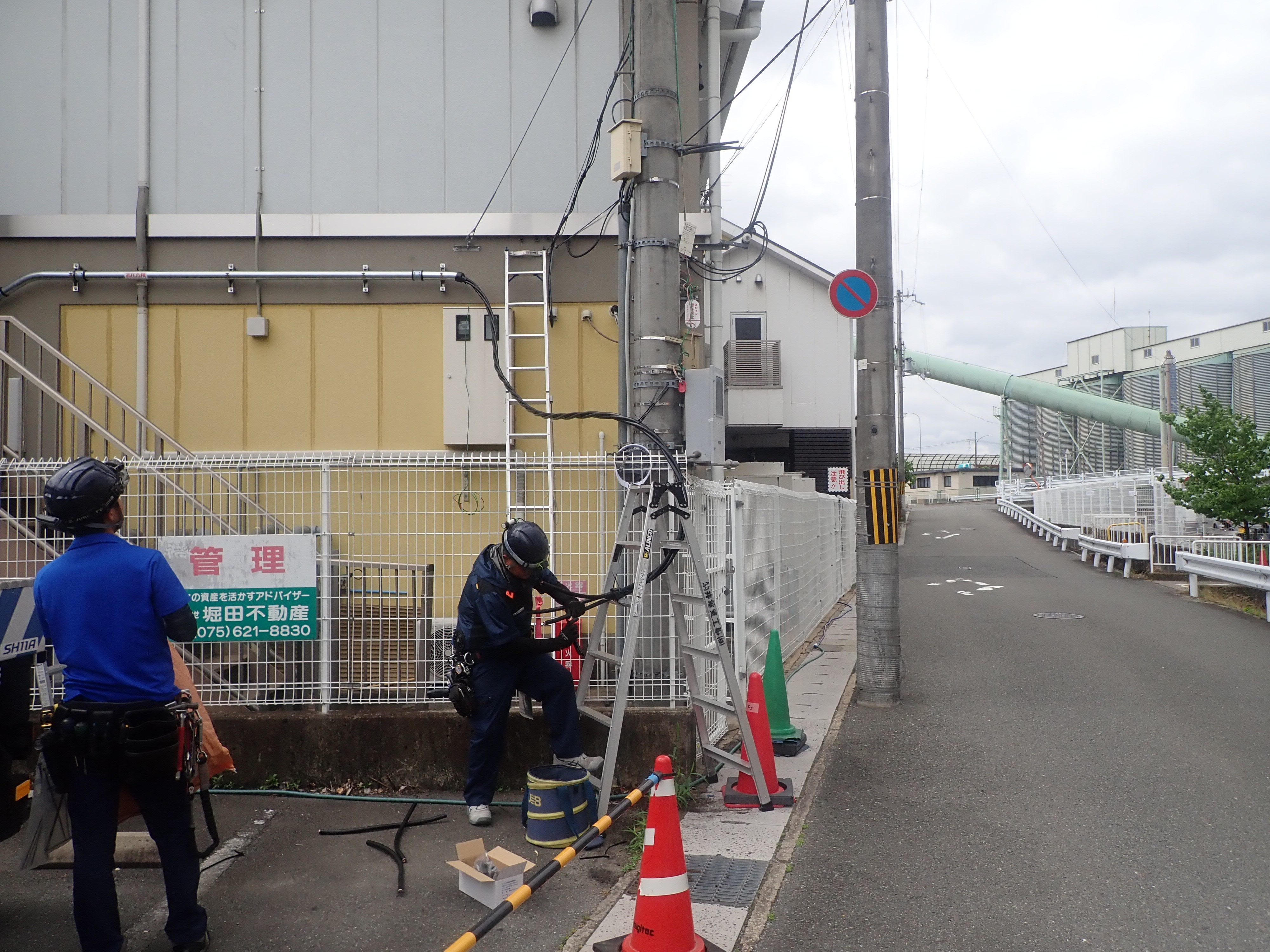 <strong>高圧受電設備（キュービクル）の内部修繕、および高圧ケーブルの更新工事を実施しました！</strong>